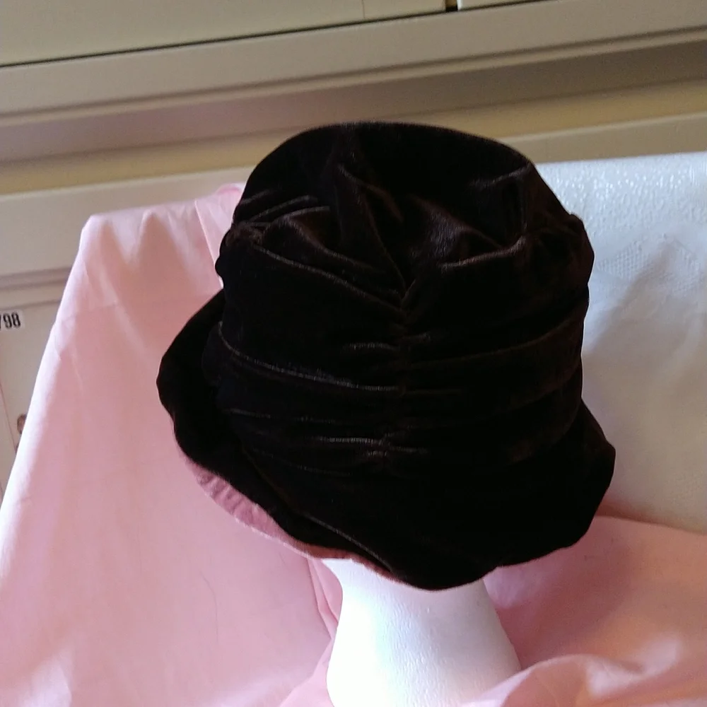 Brown and pink velour hat - Picture 3 of 8